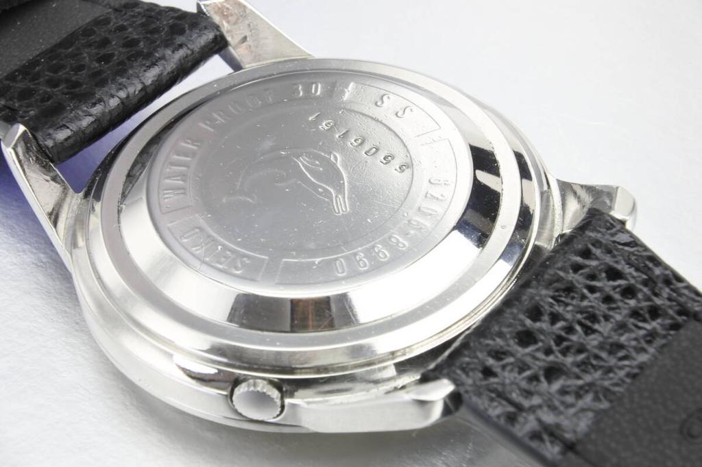 example of the same model number as the 1964 Tokyo 1965 SEIKO Sportsmatic Weekdater 26 Jewels Movement Automatic Wristwatch Rare Olympics Gold-tone