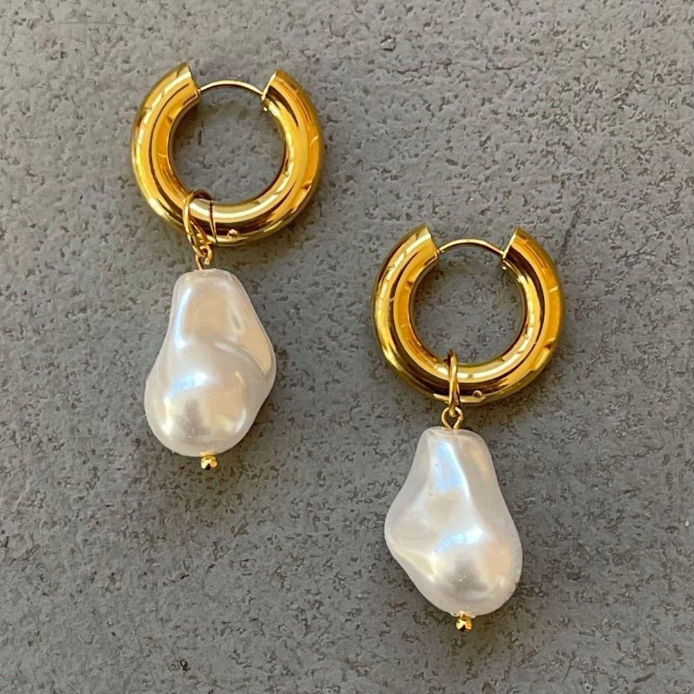 Natural baroque pearl earrings, featuring irregularly shaped pearl pendants18k Gold-plated stainless steel earrings