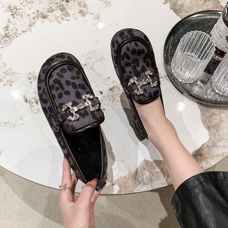 

Весна и Осень Новые Тупой Носок Цепочка Рукав Женская Обувь Плоская Подошва Мода Повседневная Большой Размер Мелкий Вырез Одинарная Хлопковая Обувь Женская 42