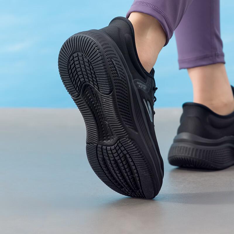 Skechers Women's GO7/24 Running Shoes