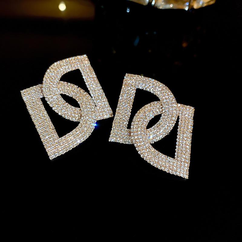 Zircon Gold Letter D Ear Cuffs: High-End Women's Stud Earrings with Versatile Niche Design.