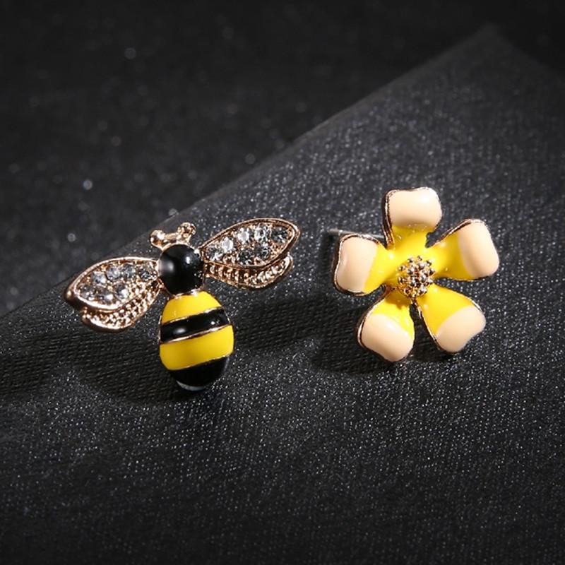 Cute New Flower Bee Asymmetric Earrings Fashion Zircon Earrings Jewelry Punk Lmitation Pearl Stud Earrings For Women Girls Gift