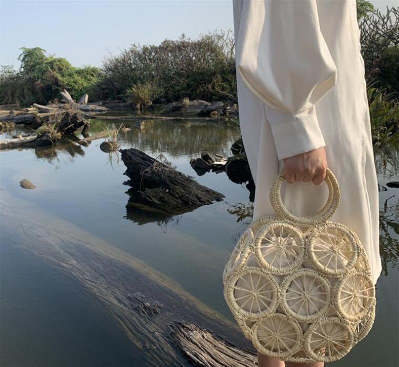 Seaside Holiday Bag Hollow Straw Large Capacity Beach Crossbody Bag Summer Hand Weaving Shoulder Bag