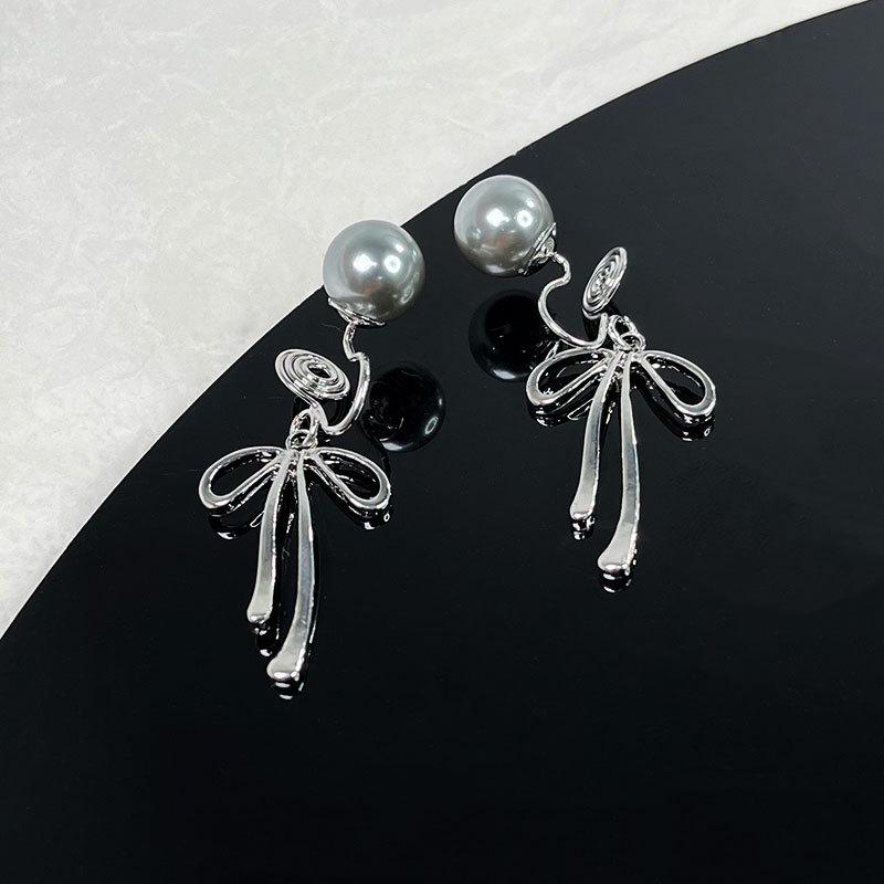 Korean Style Retro Pearl Ear Clip for Women - Mosquito Coil Holder, No Piercing, High-End, Fashionable and Versatile Luxury Earrings