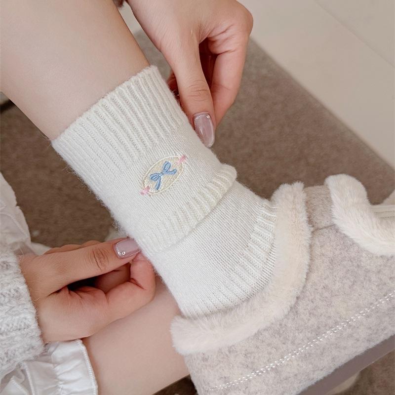 Ladies Winter Plush Thickened Warm Sweet Embroidered Bow Wool Pile Pile Socks