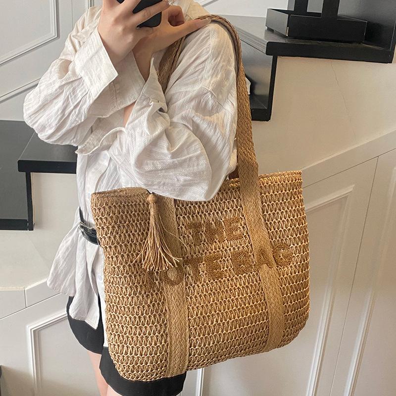 Straw woven bag, women's  versatile large capacity commuting tote bag, fashionable and stylish vacation bag