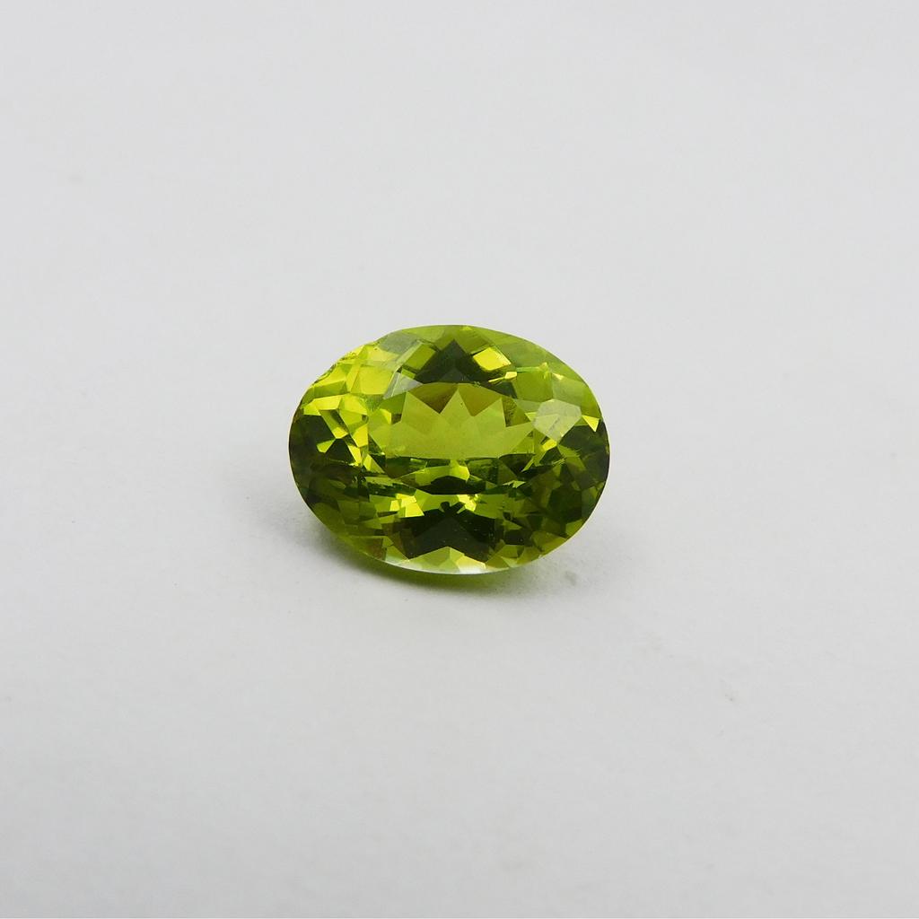 Natural Green Sapphire Loose Gemstone Lite 3.95 ct Oval Cut September Birthstone for Gem Collections