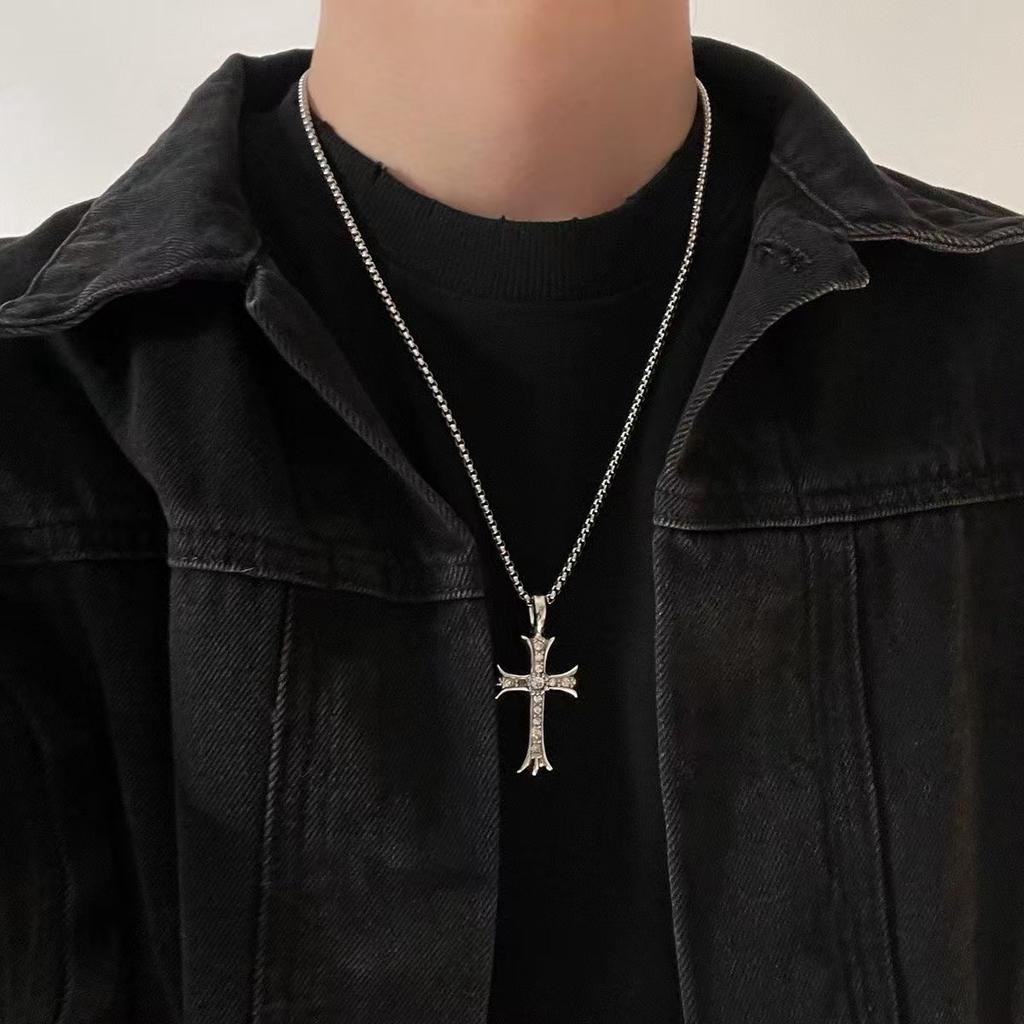 European and American style chain with diamonds, cross flower pendant necklace, men's high-end niche design, cross sweater chain accessories