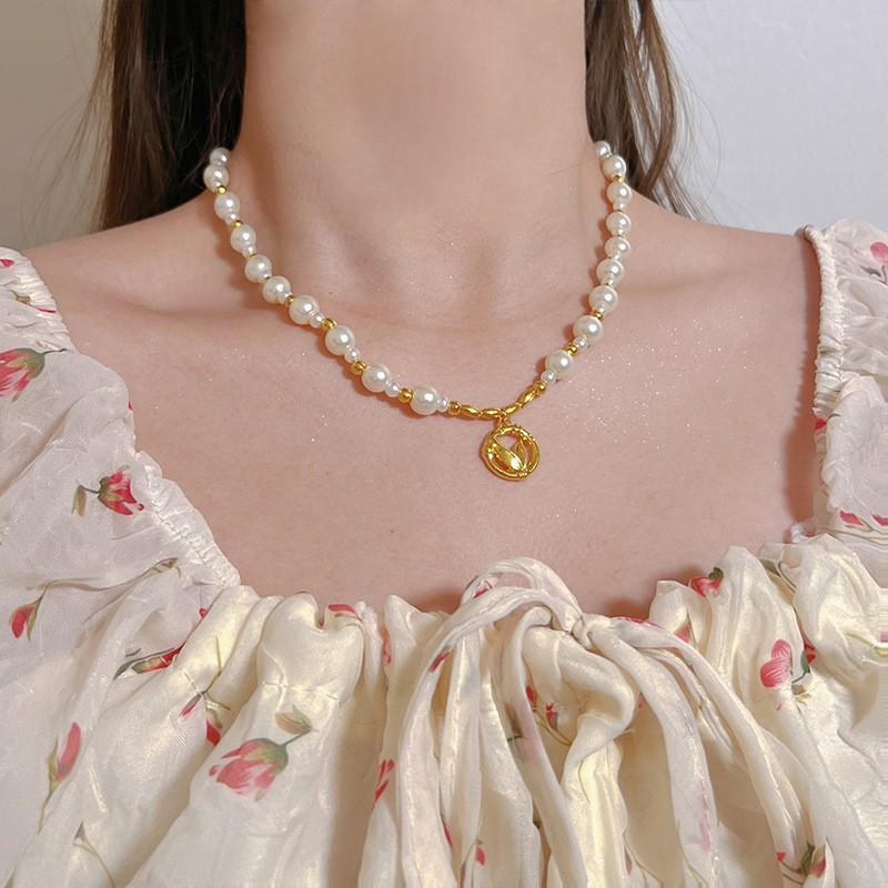 Pearl Necklace Women's Niche Light Luxury Design High-end Fashion Temperament Collarbone Chain Neck Chain Sweater Chain Bead Chain