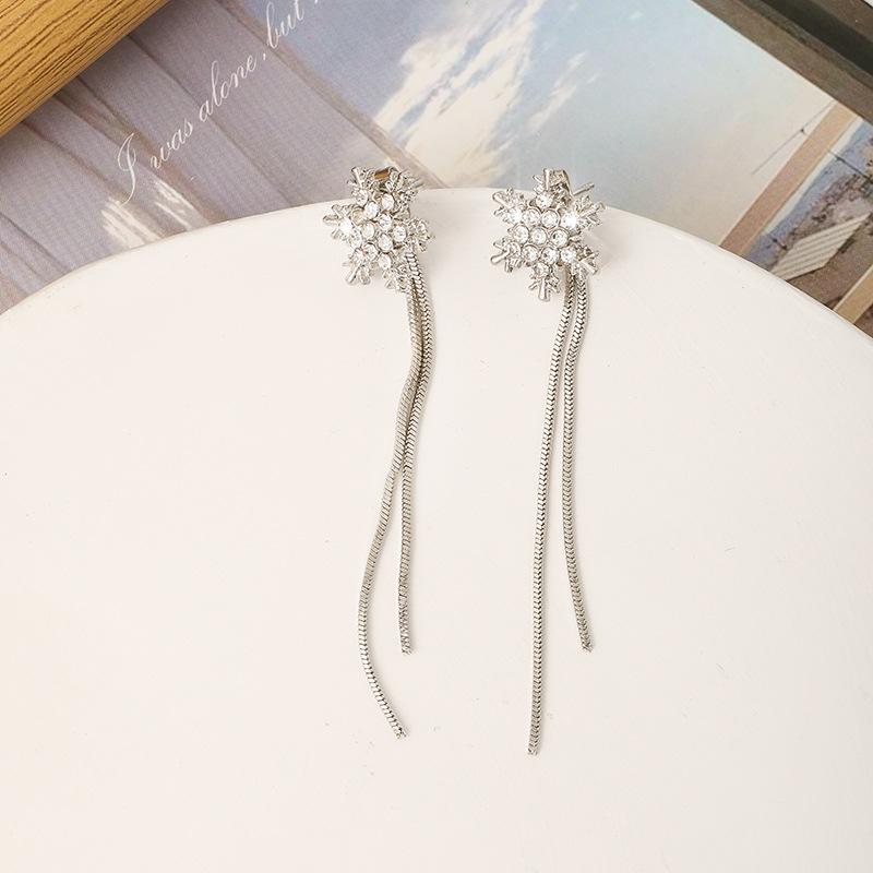 

Silver needle fringed earrings, stud earrings, personalized snowflake earrings, earrings with diamonds, niche femininity long styles