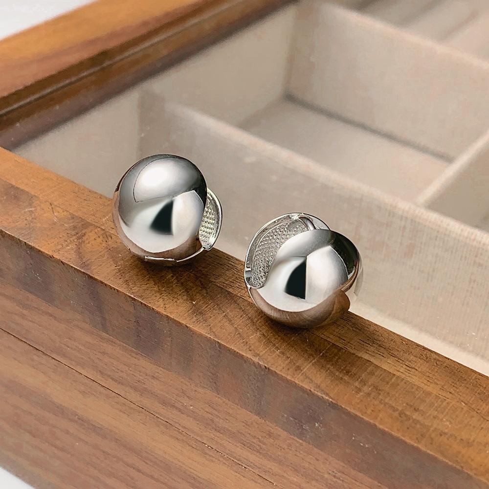2026 Round Ball Smooth Ear Buckle Simple Niche Designer Versatile Earrings
