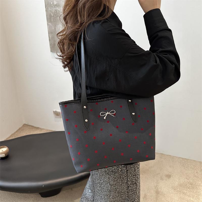 Large Capacity New Casual and Beautiful Popular Bag Female Shoulder College Student Commuting Tote Bag