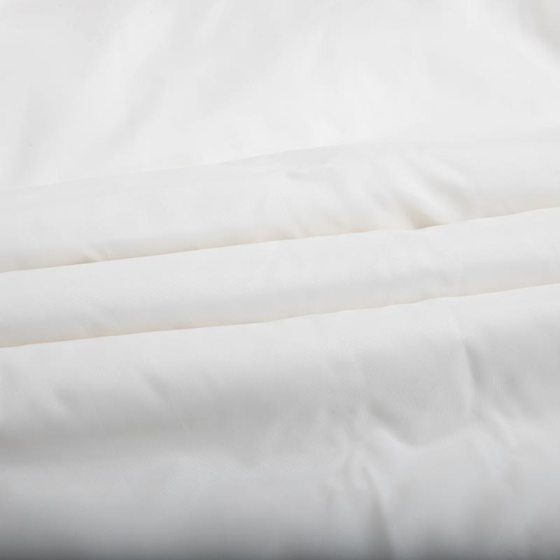 Nike Dámská péřová bunda s potiskem loga, stojáčkem, kapucí, svrchní oděv, bílá DQ6874-133