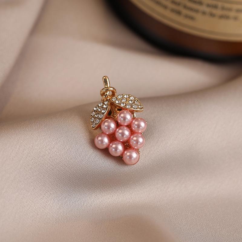 Elegant Butterfly Brooch: Luxurious Suit Accessory & Stylish Corsage for Women