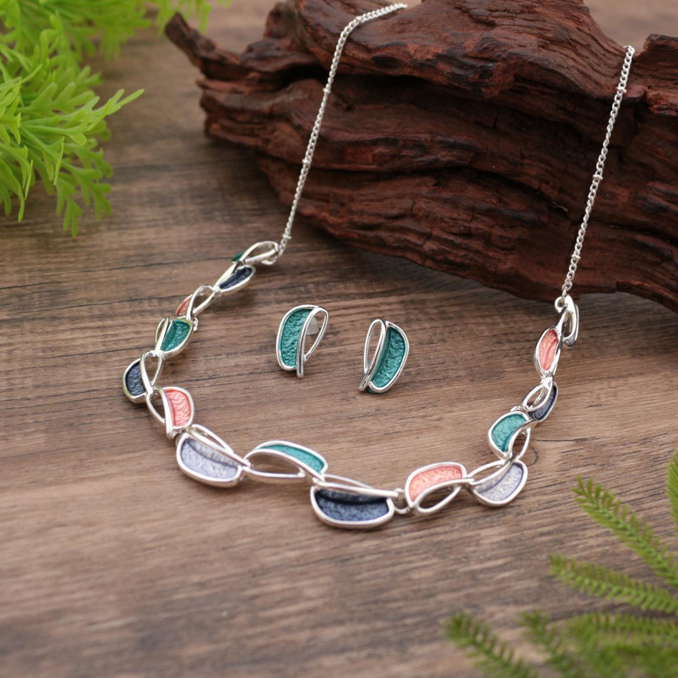 

Новый цвет Живопись Маслом Геометрический Лепесток Серьги-гвоздики Ожерелье Набор, Женское Универсальное Ожерелье с Цветком