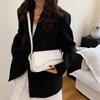 Retro single shoulder women's messenger bag, new versatile niche commuter handbag, fashionable small square bag