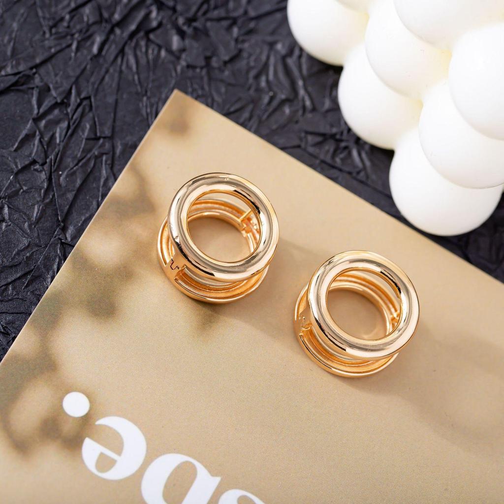 Korean Geometric Hoop Earrings: High-End Retro Style, Perfect for 2023 Fashion Trends, Women's Stud Buckles