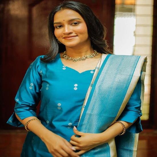 Regal Sky Blue Silk Chanderi Kurta Set with Off-White Banarasi Dupatta S