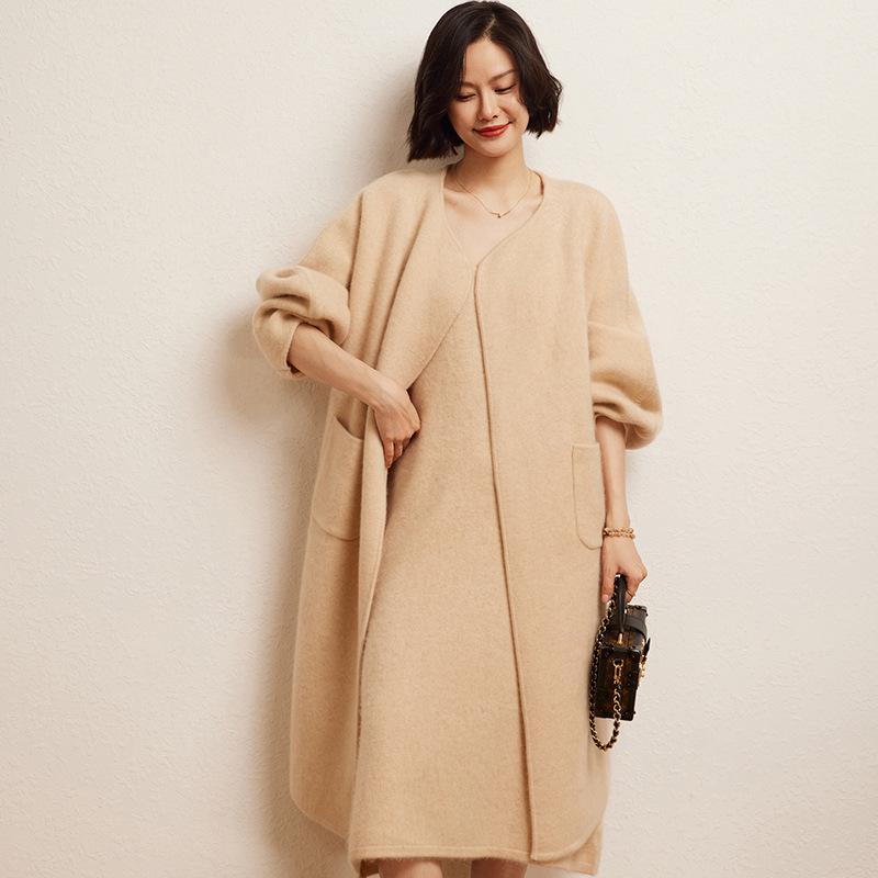 Versatile Cashmere Long Coat: Round Neck, Buttonless, Mid-Length, Stylish and Casual, Long-Sleeved Outerwear for Autumn/Winter.