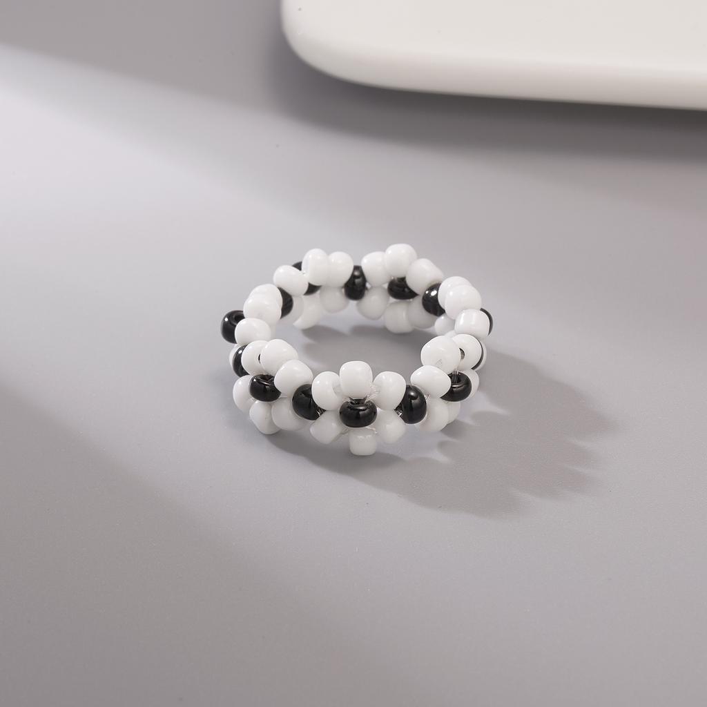 Cute Colorful Flower Finger Ring Rice Beads Elastic Chain Beaded Ring For Women Girls Charm Temperament Jewelry Gift Adjustable