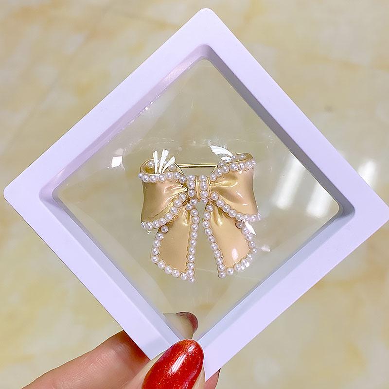 Exquisite Pearl Scarf Buckle: Rhinestone Butterfly Brooch & Bow