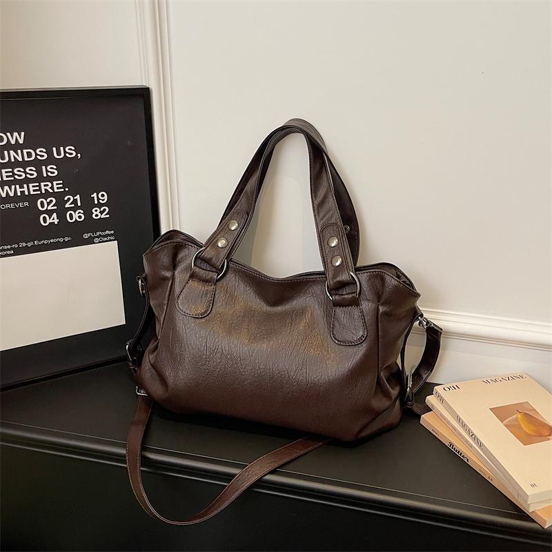 Vintage Large Capacity Rivet Tote Bag Women's Shoulder Underarm Bag