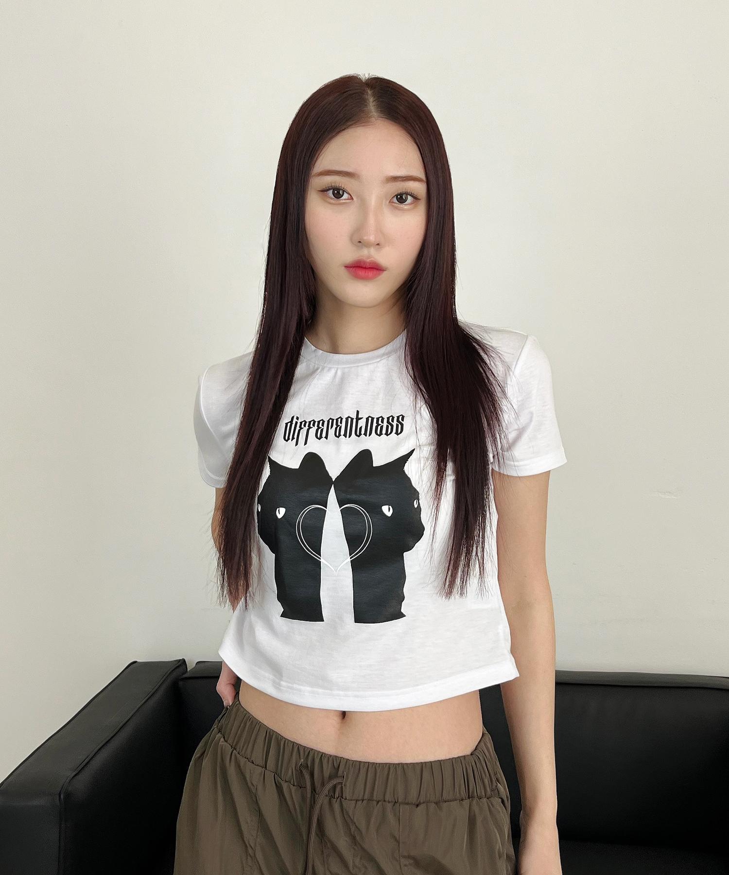 D So H Two Cats Heart Semi-Crop Top White Free
