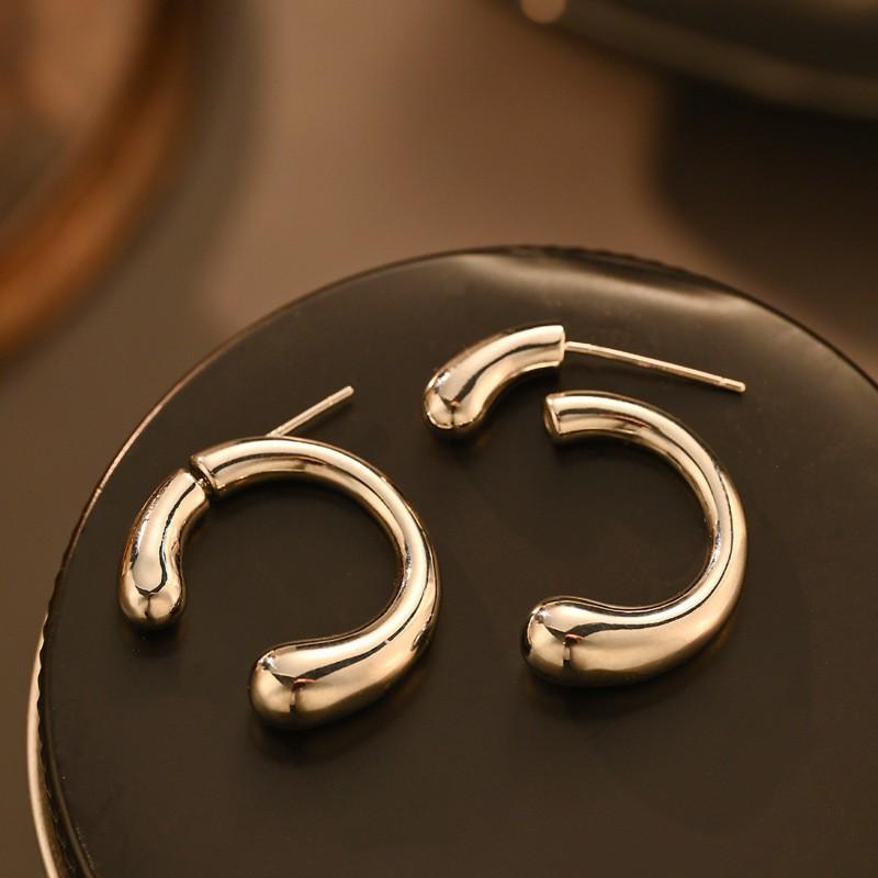Silver Needle Geometric Heart Hoop Earrings - Retro & High-End Style for a Bold Look