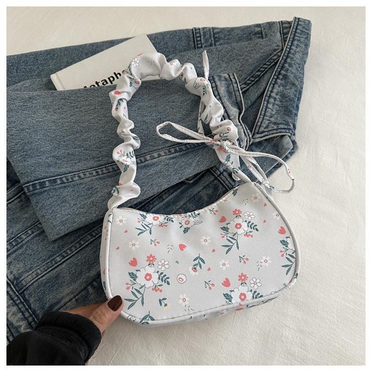 

2025 new temperament fashion design single shoulder crossbody foreign style solid color fresh small square underarm texture crossbody bag серый