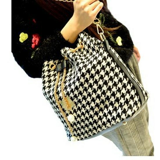Spring Ethnic Style Printed Canvas Bucket Bag with Trendy Shoulder Strap for Women