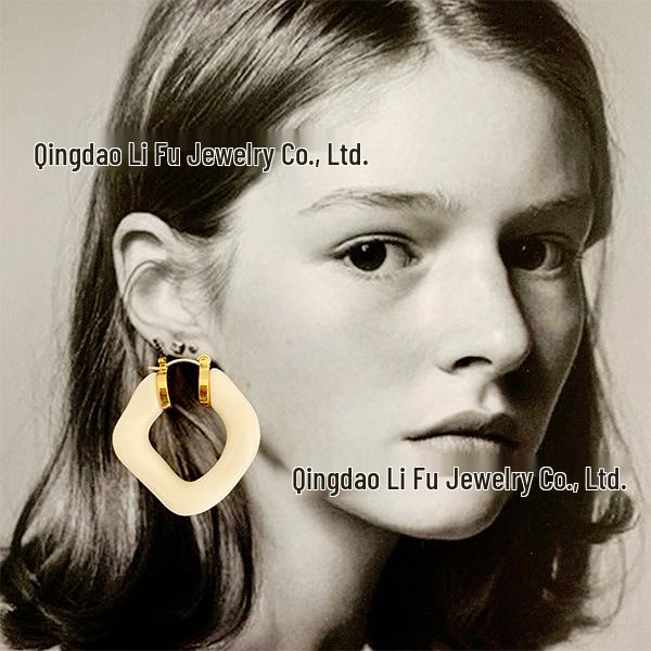 Lisa Style 2021 Trendy Geometric Round Earrings: Light Luxury Design