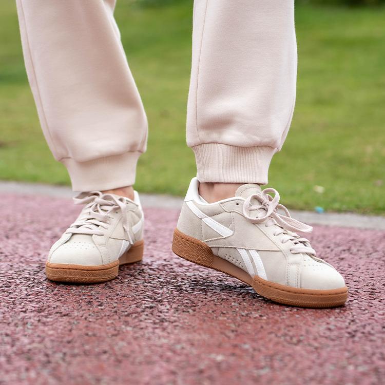 Reebok Club C Grounds UK კლასიკური კრემისფერი ცარცის რეზინის ქალის სპორტული საცვლების კრემი 100208145