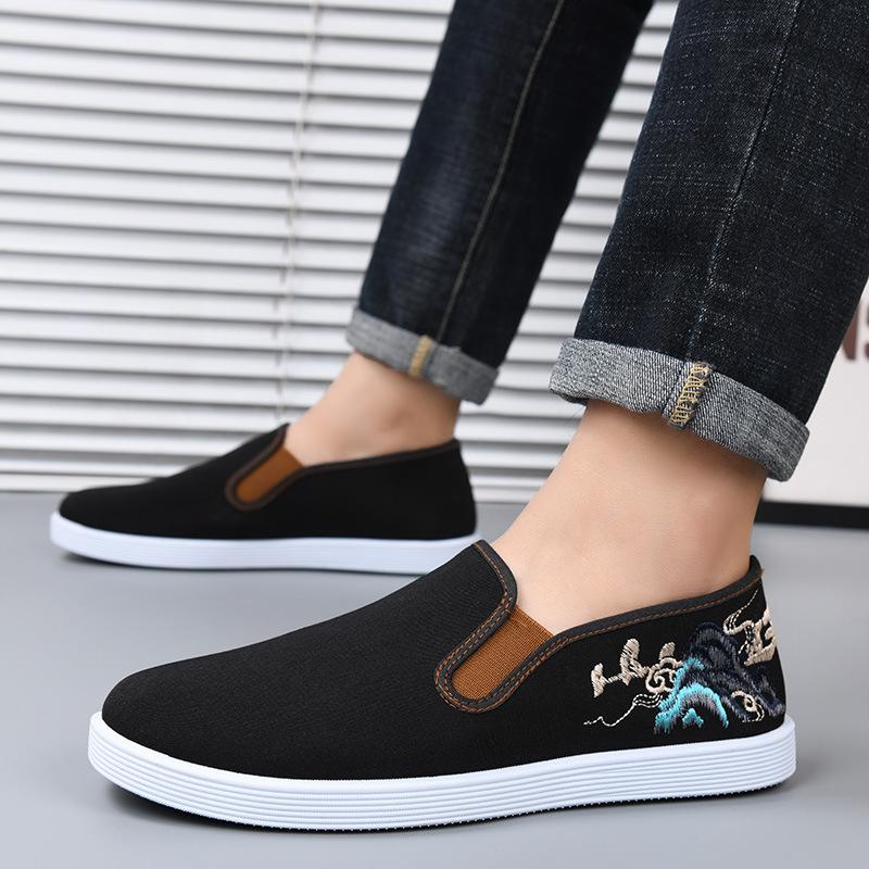 Autumn New Men's Shoes Comfortable Breathable Embroidered Casual Shoes Fashionable Versatile One-pedal Flat-soled Old Beijing Cloth Shoes