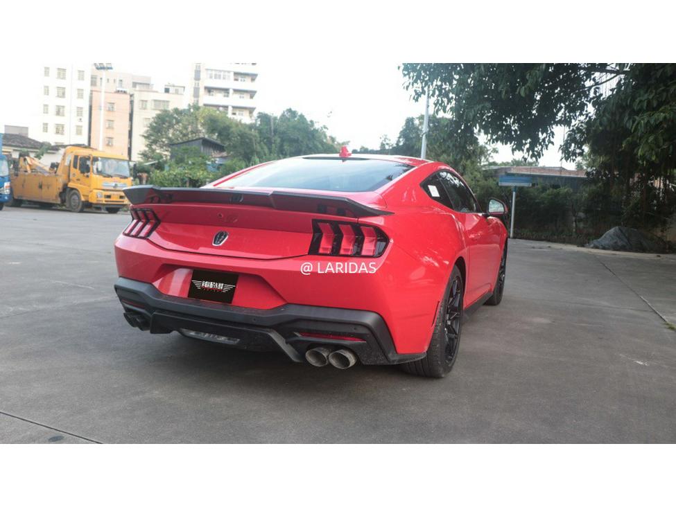 Carbon Fiber Rear Spoiler for Ford Mustang Dark Horse S650 Tail Wing Body Kit