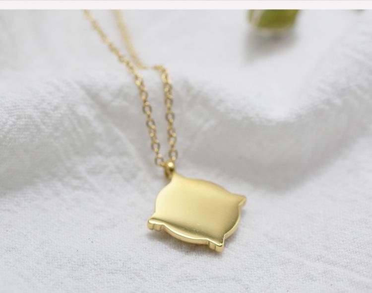 Sky Realm White Shell Clavicle Necklace: Gold-Plated Titanium Steel, Retro Light Luxury Design