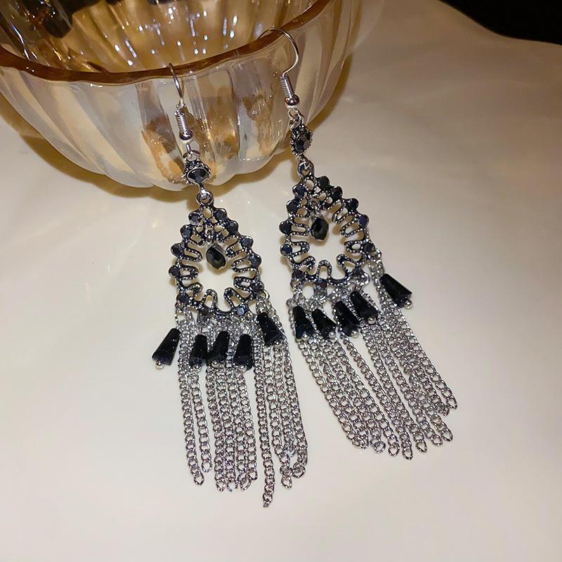 Diamond-encrusted metal geometric fringed earrings fashionable retro ethnic style ear hooks antique high-end long earrings