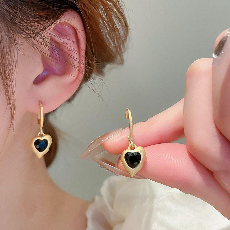 

Серебряные серьги-иглы с бриллиантами из металла - Элегантная летняя роскошь в холодном стиле