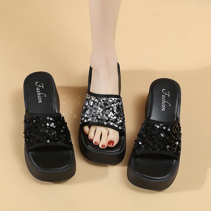 Thick-bottomed cool slippers for women's outer wear 2025 summer new fashion muffin bottom sequins one-word beach slippers outer wear