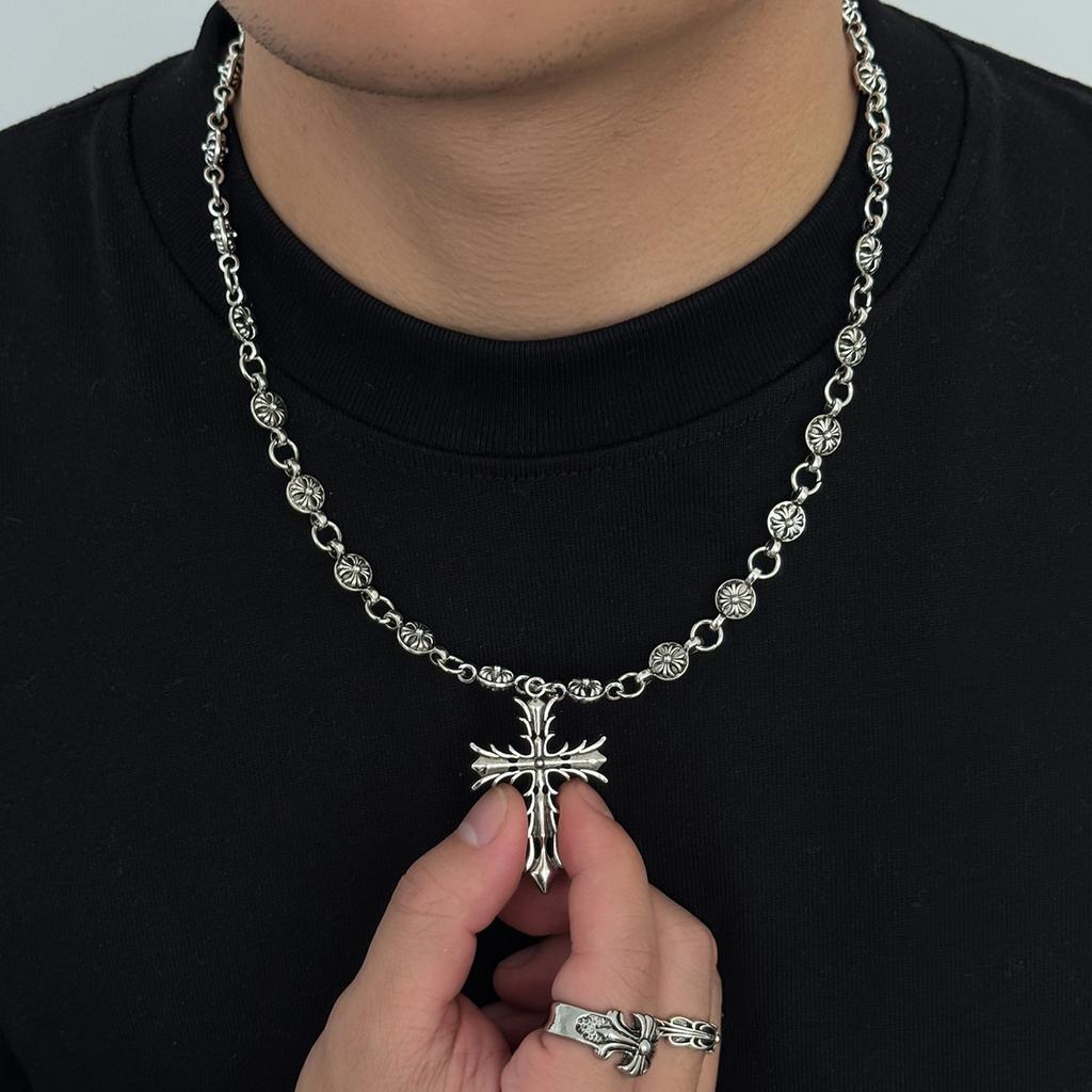 European and American hip-hop niche retro necklace for men, personalized cross pendant, patterned chain, collarbone chain, men's accessories