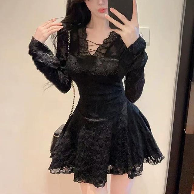Elegant Lace V-neck Long-sleeve Dress: Slim Fit A-line Skirt for Early Spring Large