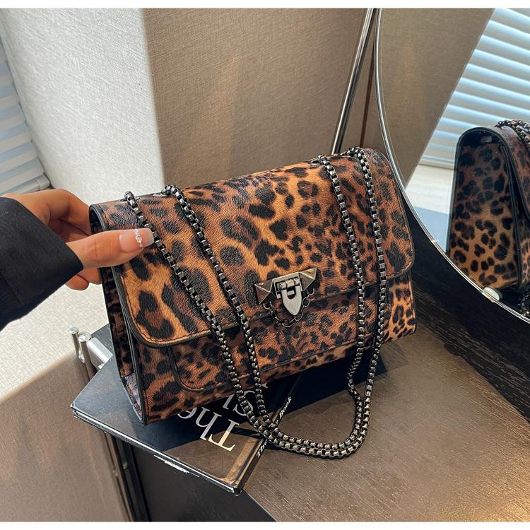 

Internet celebrity leopard print bag women 2025 new fashion shoulder small square bag high sense foreign niche design messenger bag
