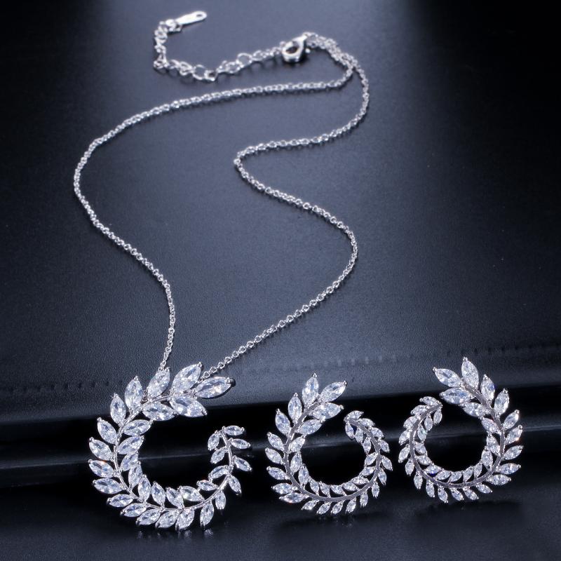 WWJ Fashion Zirconia Leaf Shape Pendant Necklace and Earrings Set