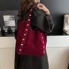 Retro Frosted Große Kapazität Nieten Tragetasche für Damen 2026 Neue Modische Unterarm Pendler Schultertasche