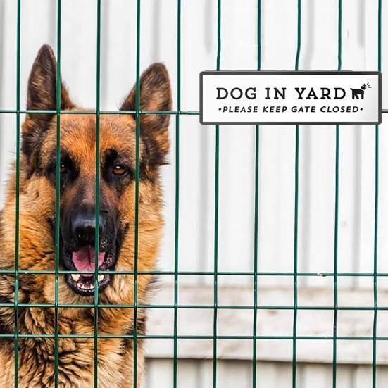 Hund i trädgården skylt Husdjursfamilj trädgårdsskylt Väggdekor Trä Håll grinden stängd skylt för trädgård gård Hundägare inflyttningspresent