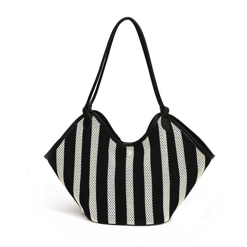 New largecapacity shoulder bag bag niche design knitted tote bag commuter versatile striped woven tote bag чёрный