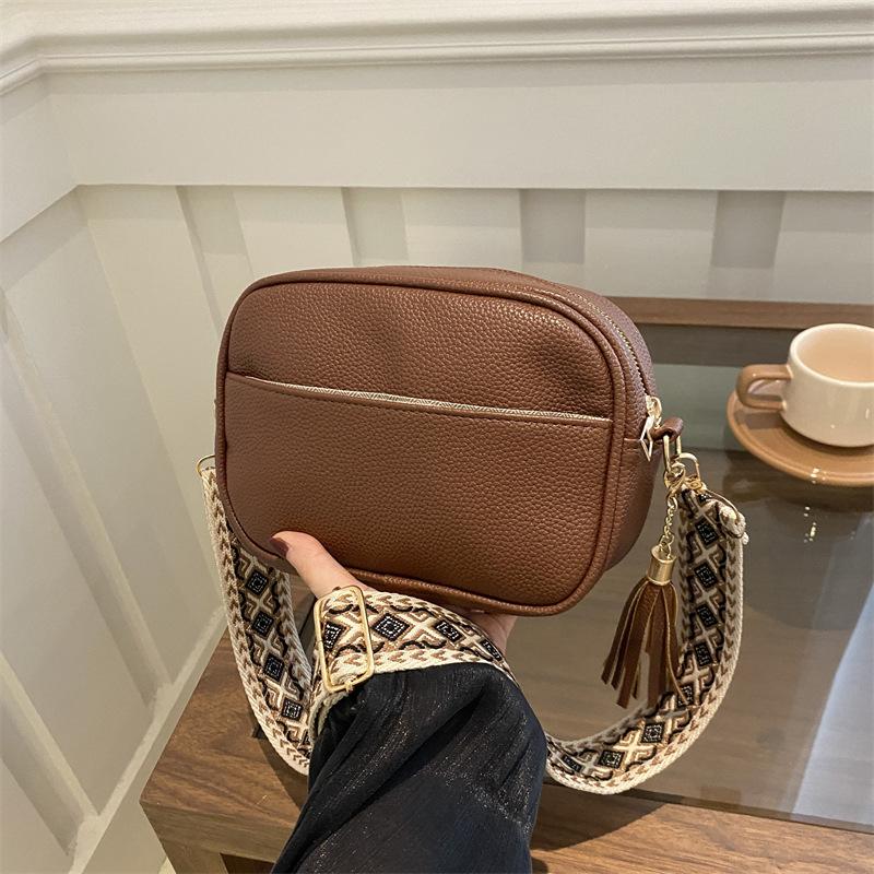 

Популярна повсякденна нова модна красива маленька квадратна сумка жіноча літня корейська версія 2024 року, модна проста персоналізована сумка через плече кавовий