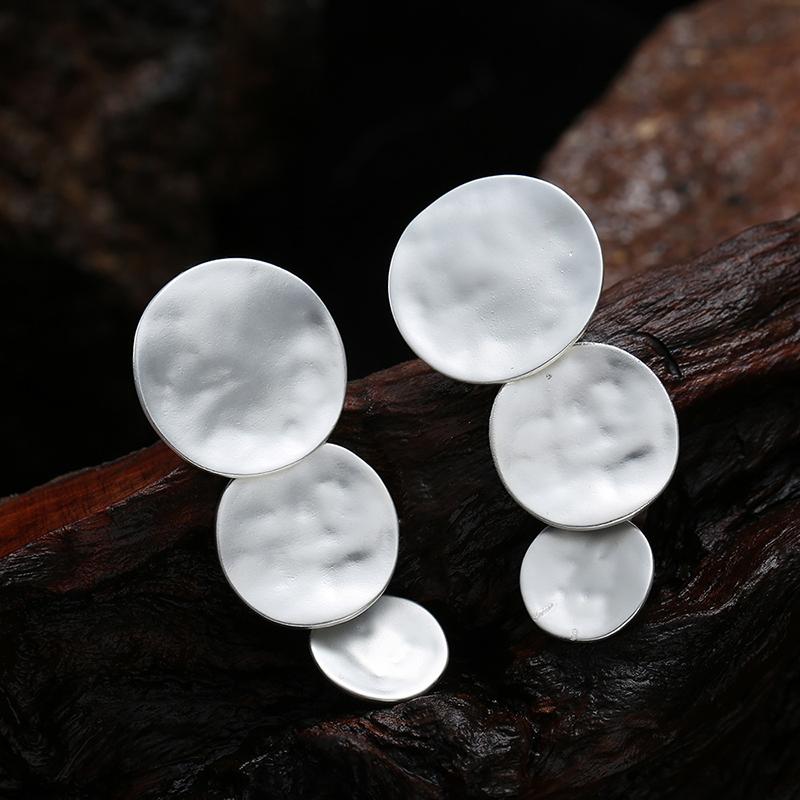 Trendy Vintage Hammered Texture Round Disc Clip On Earrings Non Pierced Matte Platting for Women Statement Earrings Jewelry
