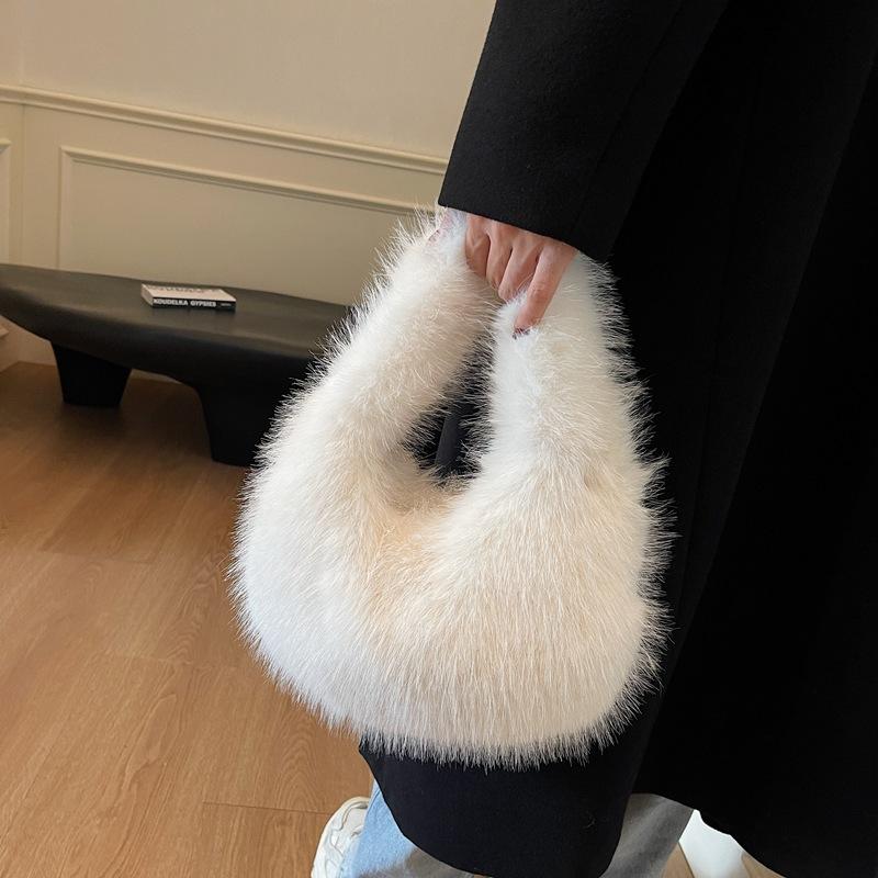 2025 autumn and winter new high-value portable wool bag women's popular plush bag high-end niche versatile clutch bag