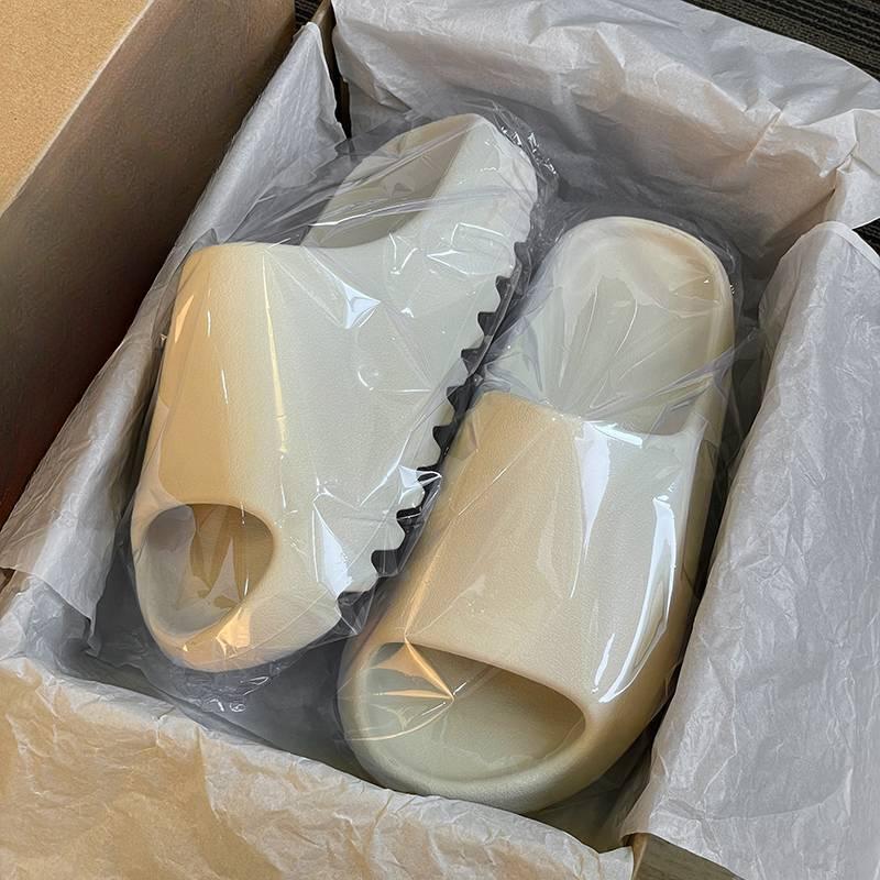 

New Thick-soled Sports Shoes with A Snug Feel When Worn Over Slippers 35