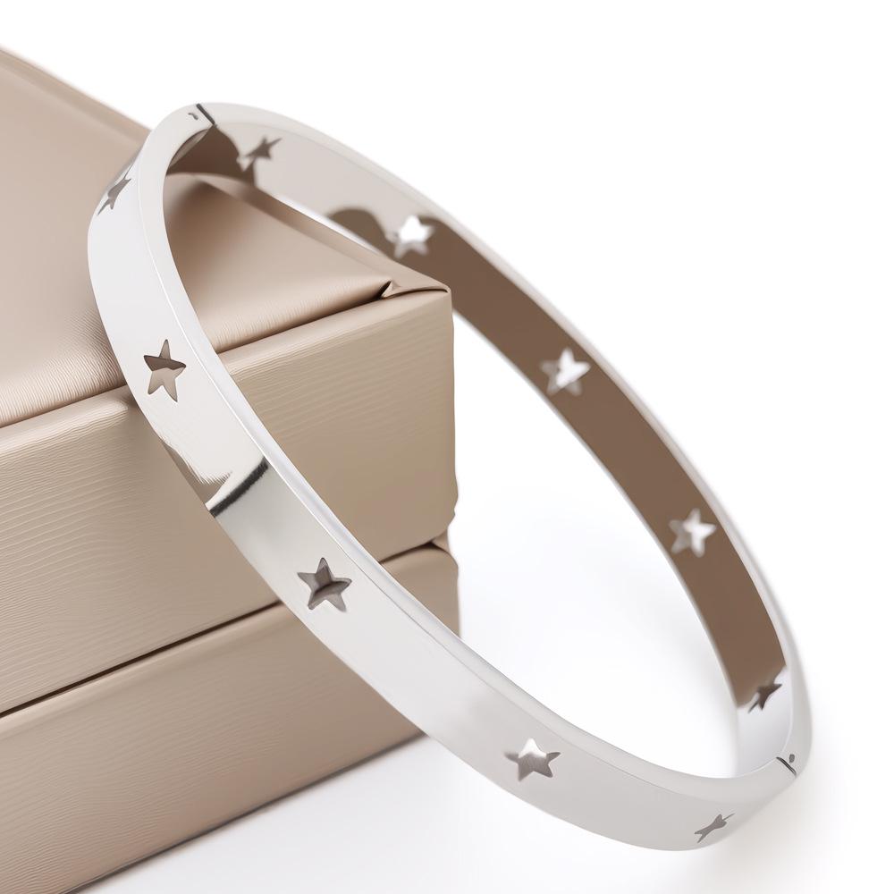 Four-Leaf Clover Women's Stainless Steel Bangle with Diamonds - Non-Fading Gold Titanium Steel Bracelet